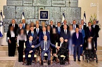 عکس/ سانسور چهره زنان کابینه جدید رژیم صهیونیستی در روزنامه یهودی!