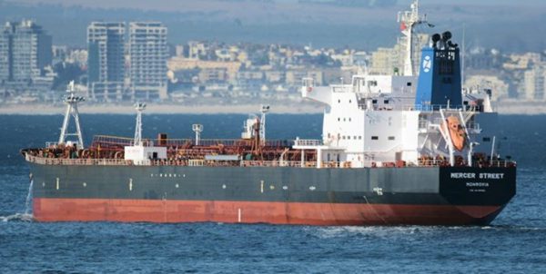 مسقط: کشتی اسرائیلی خارج از آب‌های عمان هدف قرار گرفته است