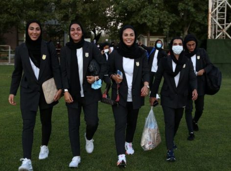 وزارت ورزش: مجوز این پوشش را به زنان فوتبالیست نداده بودیم / باید مانتو، شلوار و مقنعه بپوشند