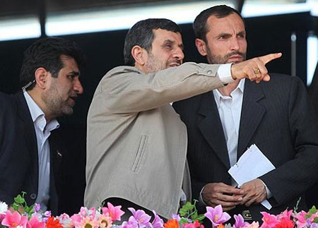 «امید صلح» آخرین تحرکات انتخاباتی احمدی نژاد را بررسی کرد؛بازی پنهان!
