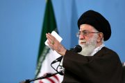رئیس دولت آمریکا گفت ملت ایران تروریست است، ببینید این نگاه چقدر ابلهانه است