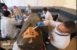 کشف ۱۴۰ تابوت مومیایی و مجسمه های باستانی در مصر