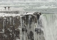 آبشار یخ زده نیاگارا (عکس)