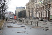 دهمین روز حمله روسیه به اوکراین/ سومین شهر اوکراین در آستانه سقوط / زلنسکی: کی‌یف هستم، جایی نرفتم! / مخالفت کاخ سفید با ترور پوتین