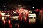 ترافیک سنگین معابر تهران درپی بارندگی عصر امروز / پلیس راهنمایی و رانندگی: شهروندان کمی دیرتر از محل کار خود خارج شوند تا حجم ترافیک مدیریت شود