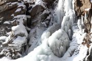 آبشار گنجنامه همدان یخ زد
