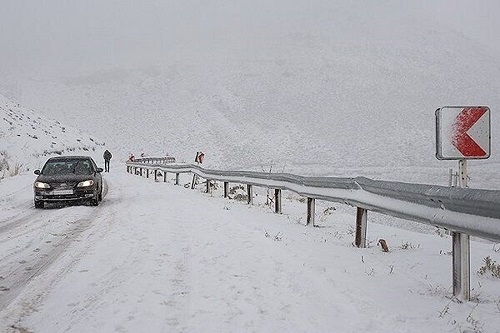 ستاد مدیریت بحران: بارش یک متری برف در گیلان / در برخی مناطق با قطعی برق مواجه هستیم / بازگشایی راه‌ها همچنان ادامه دارد