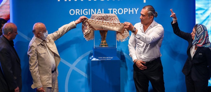 مراسم جنجالی رونمایی از کاپ جام جهانی در تهران به روایت تصویر
