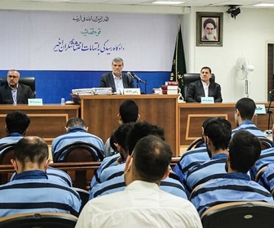 نخستین جلسه دادگاه دستگیرشدگان ناآرامی‌های اخیر در تهران؛ ۲ نفر با اتهام «افساد فی الارض»، ۳ نفر با اتهام «محاربه» و یک نفر به اتهام «مقابله با حکومت اسلامی» پای میز محاکمه رفتند