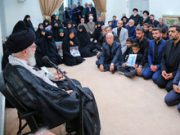 رهبر انقلاب در با دیدار خانواده‌ شهدای خدمت : تشییع باشکوه شهدا نشان داد که ملت ایران زنده است