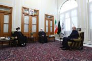 روحانی در پایان جلسه با رئیسی و قالیباف: نظراتمان نزدیک به یکدیگر است/دولت نتوانست نمره ۲۰ بیاورد، ولی ملت ما نمره ۲۰ کسب کرد/ در حال انجام ساخت واکسن با یک کشور دیگر هستیم