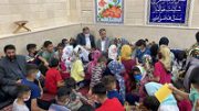 عکس/ عید فطر شمخانی با کودکان تحت پوشش کمیته امداد