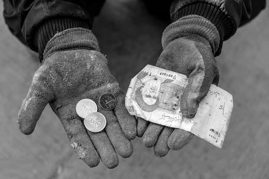 ۲۸ میلیون ایرانی زیر خط فقر هستند