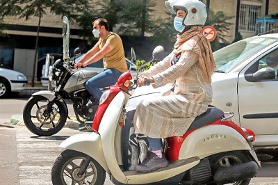 پلیس: رانندگی زنان با موتور برقی ممنوع است