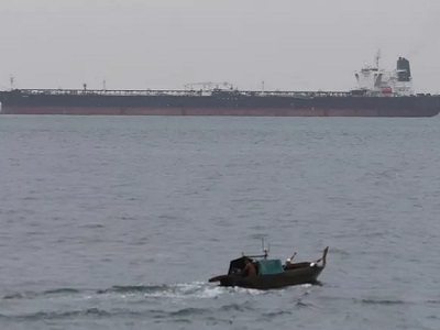 ادعای اندونزی: یک نفتکش ایرانی را توقیف کردیم / این نفتکش قصد داشت ۲۷۲ هزار تن نفت را به یک کشتی دیگر با پرچم کامرون منتقل کند