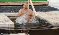 عکس/ غسل تعمید پوتین در سرمای منفی ۲۰ درجه