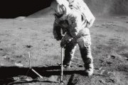 دانشمندان از امکان استخراج آب و اکسیژن از خاک ماه خبر می‌دهند