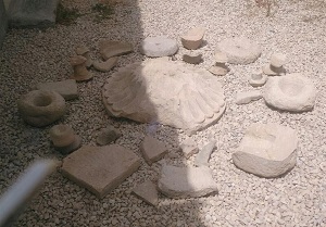 عکس / کشف اشیای عتیقه سه هزار ساله در همدان